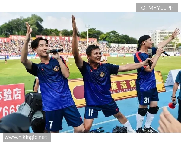 足球明星精彩瞬间高清图片汇总展现球场魅力与友谊的完美交融